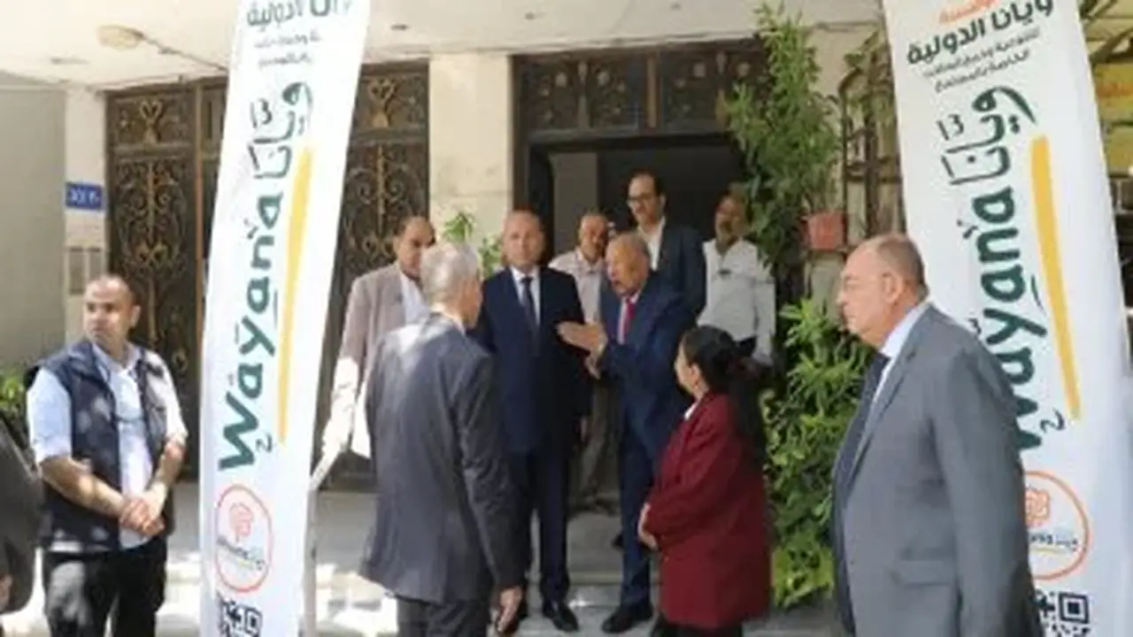 محافظ القاهرة يوزع 12 كرسيًا كهربائيًا متحركًا لدعم ذوي الهمم وتمكينهم