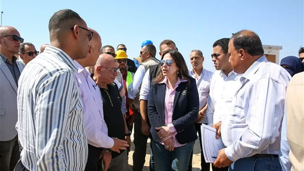 وزيرة الإسكان تتابع مشروع محطة معالجة الصرف الصحي في مرسى مطروح