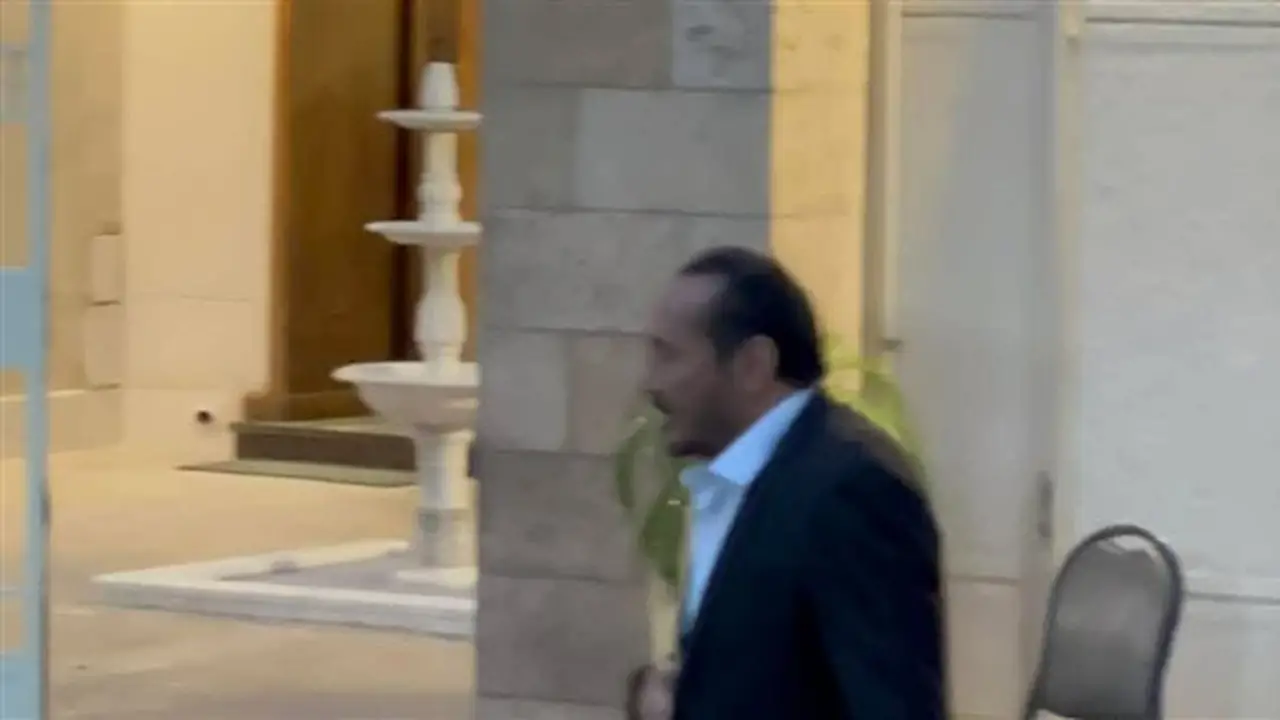 علي الحجار ونادية مصطفى وأحمد فؤاد هنو يقدمون واجب العزاء في هاني شنودة