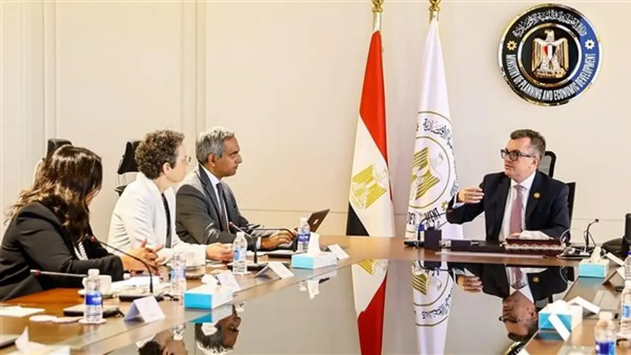 وزير التخطيط: قطاع الكهرباء نموذج ناجح للتعاون المؤسسي والشراكات التمويلية المبتكرة