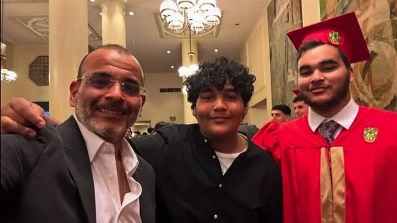 أيمن بهجت قمر يحتفل بانطلاقة نجله أدهم في عالم التلحين من خلال ألبوم عمرو دياب الجديد