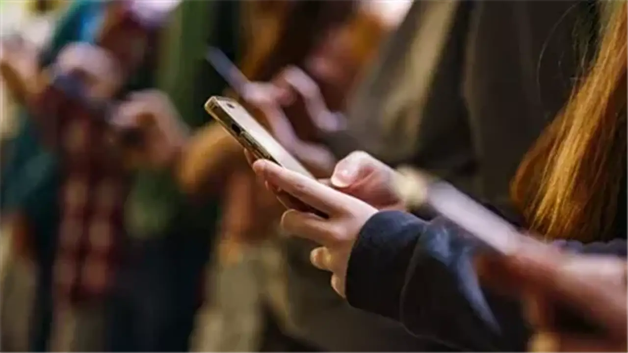 فرنسا تفرض حظرًا على مواقع التواصل الاجتماعي للأطفال دون 15 عامًا
