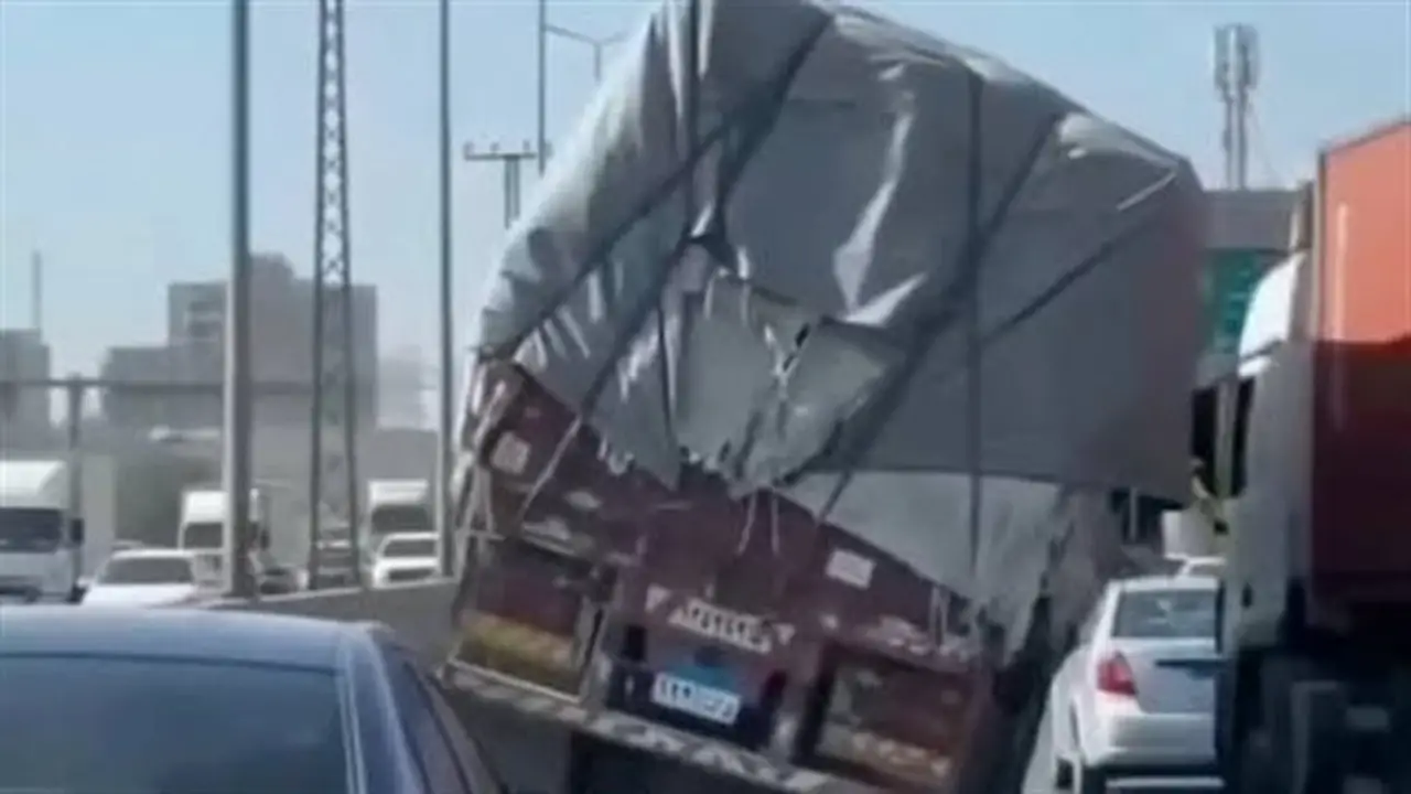 محمد موسى يثني على بطل إنقاذ التريلا: أنقذ الأرواح دون البحث عن الشهرة