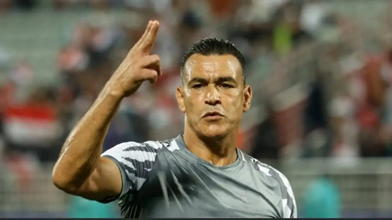 عصام الحضري يقود تدريبات حراس منتخب الشباب مؤقتًا بعد رحيل إبراهيم عبد الجواد