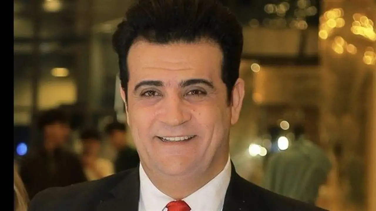 مذيع الجنازات يتخذ إجراءات قانونية ضد نقيبي الممثلين والإعلاميين بتهمة التشهير