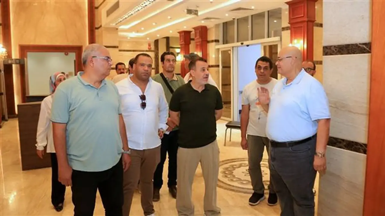 إيهاب فهمي يتفقد مسرح مصر في أول يوم له كرئيس للبيت الفني للمسرح