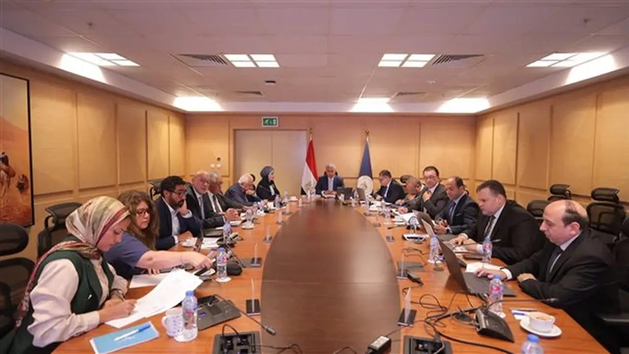 وزير السياحة والآثار يؤكد أهمية تعزيز الاستفادة من الموارد في خطة الترويج الخارجي