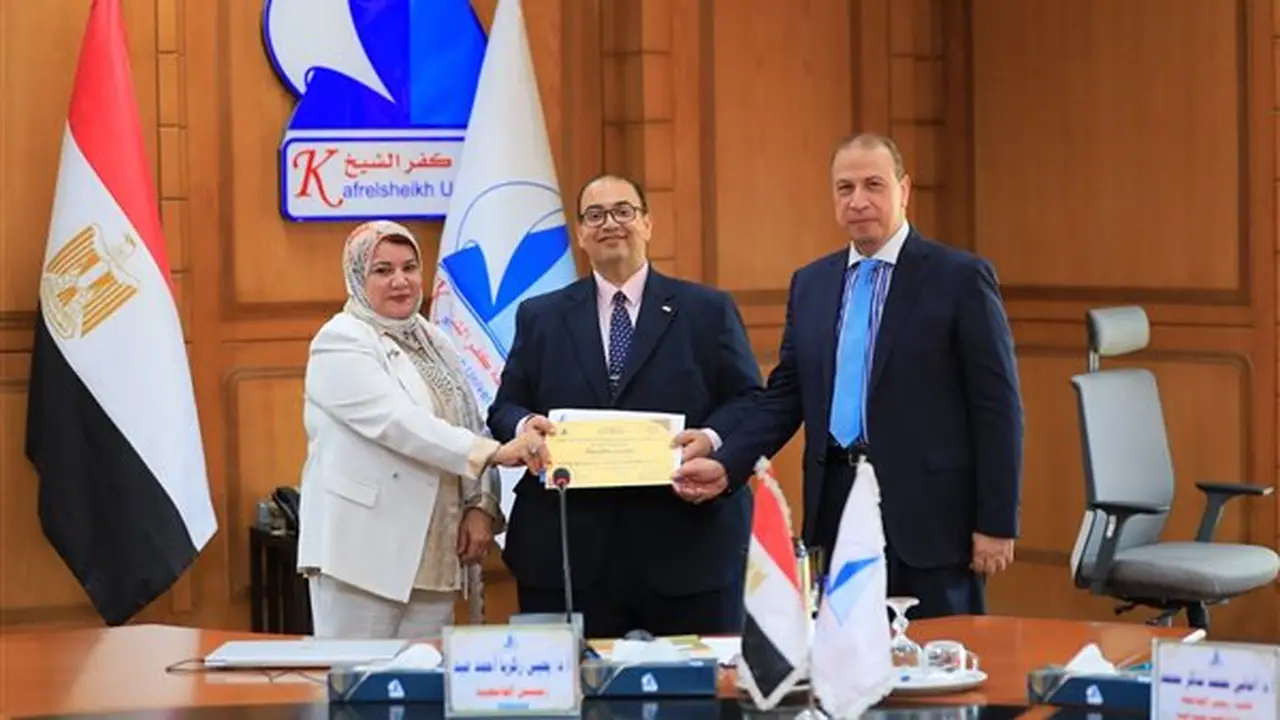 جامعة كفر الشيخ تكرم الكليات الفائزة بجائزة “أفضل كلية صديقة للبيئة” (صور)