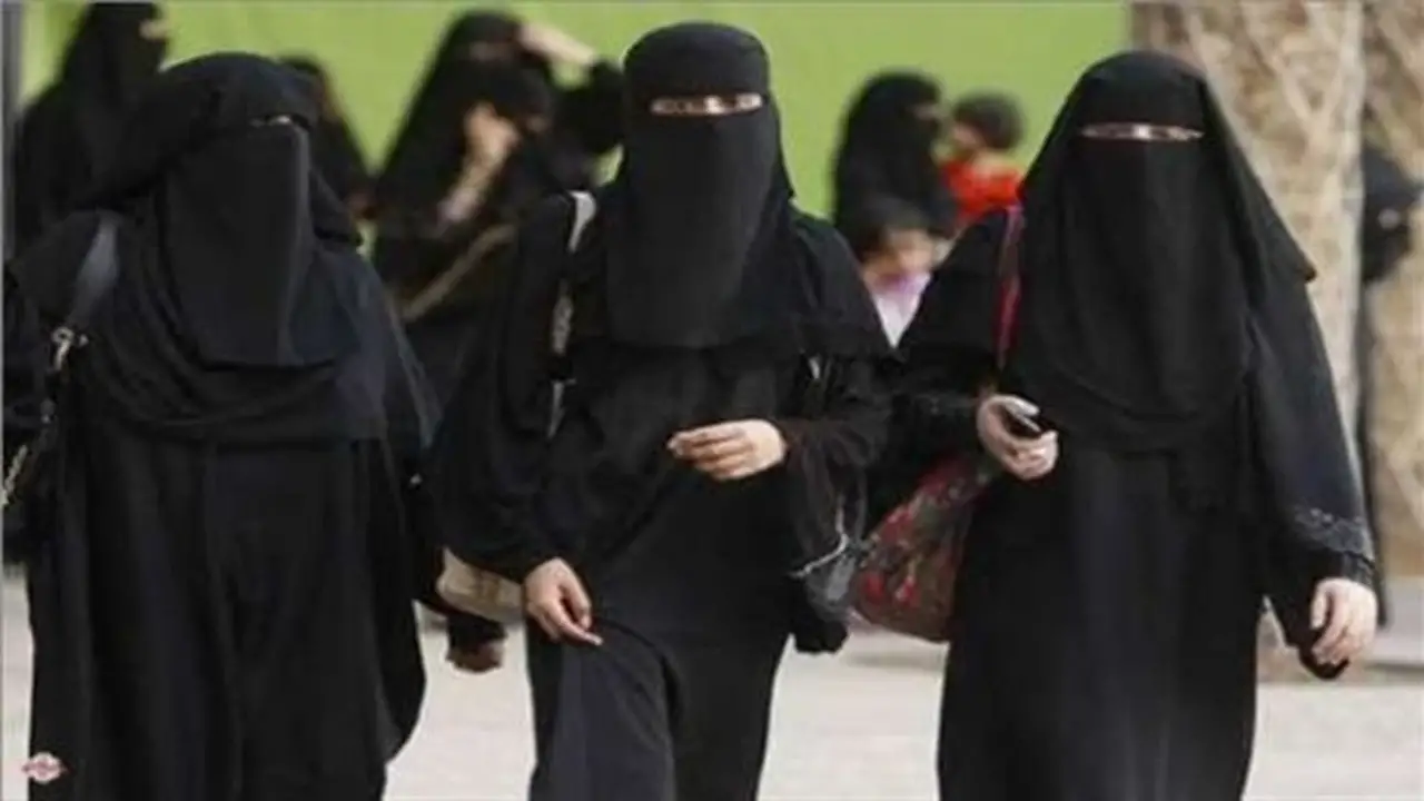 الإفتاء المصرية توضح حكم لبس المرأة للنقاب بين العادة والعبادة