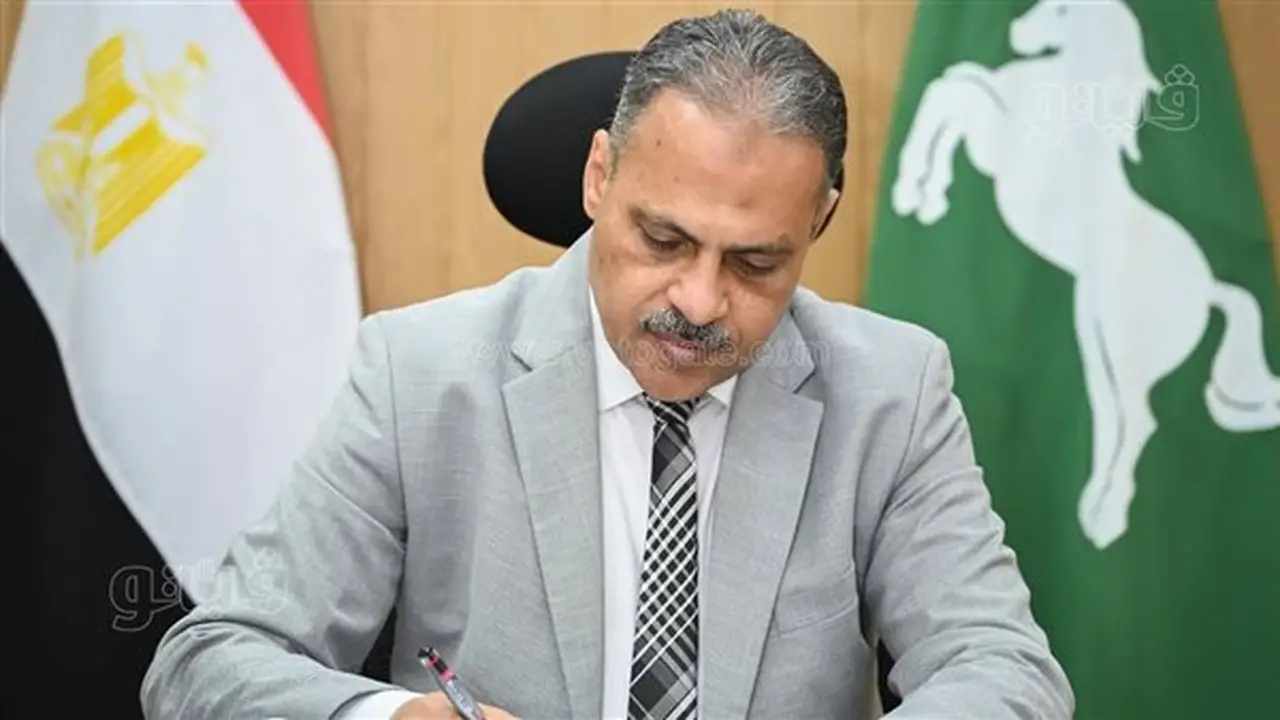 محافظ الشرقية: استخراج 7 آلاف رخصة محال عامة و1798 تصريحًا مؤقتًا