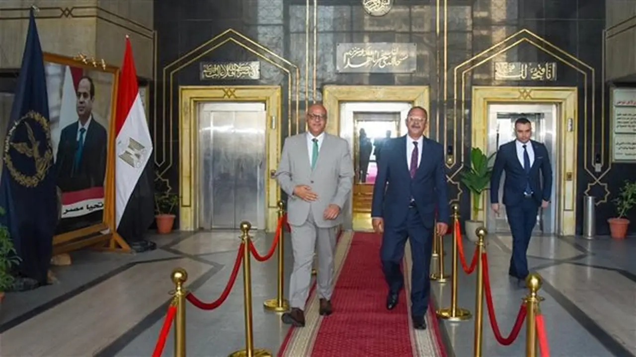 محافظ الإسكندرية يقدم التهنئة لمدير الأمن الجديد ويشيد بالتعاون بين الأجهزة الأمنية والتنفيذية