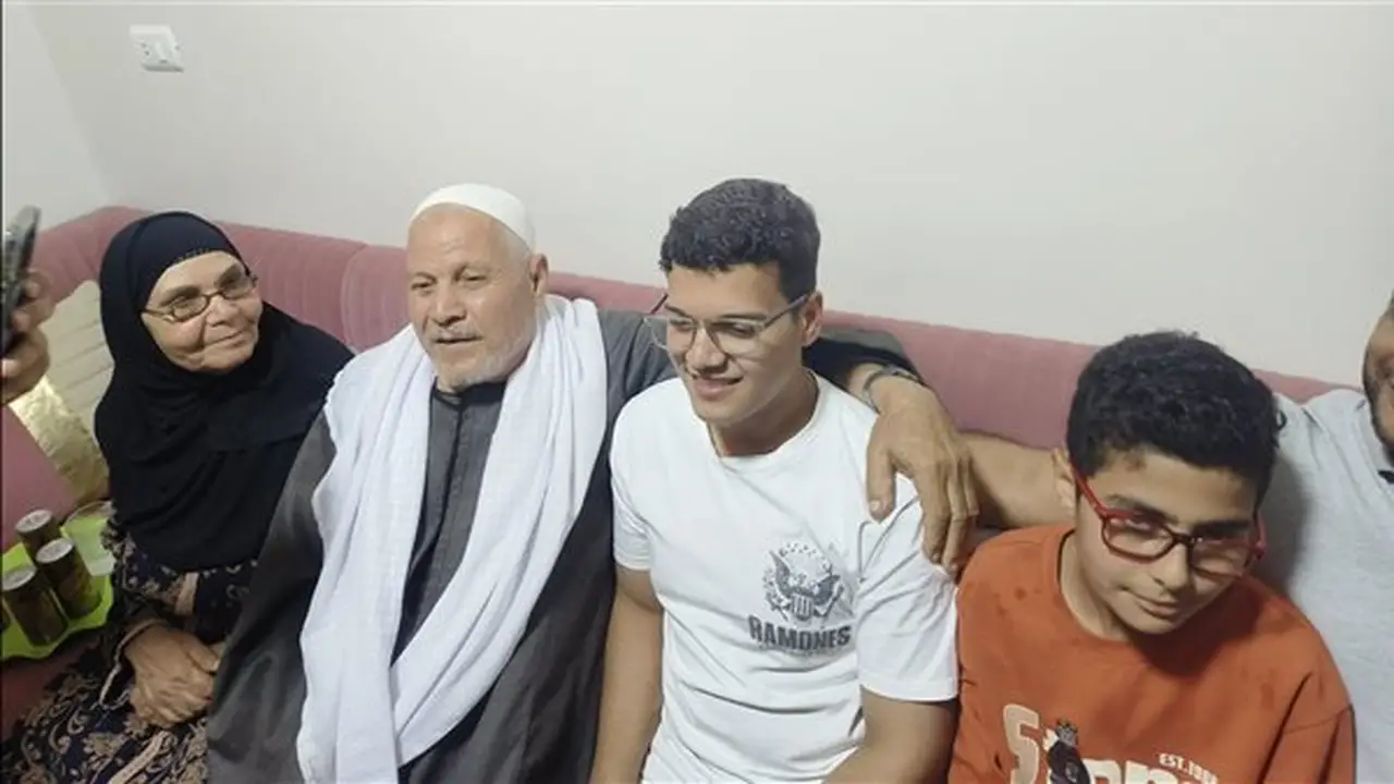 محمد أيمن يحقق المركز السادس على مستوى الجمهورية في الثانوية العامة: واثق من إجاباتي وطموحي دخول كلية الطب