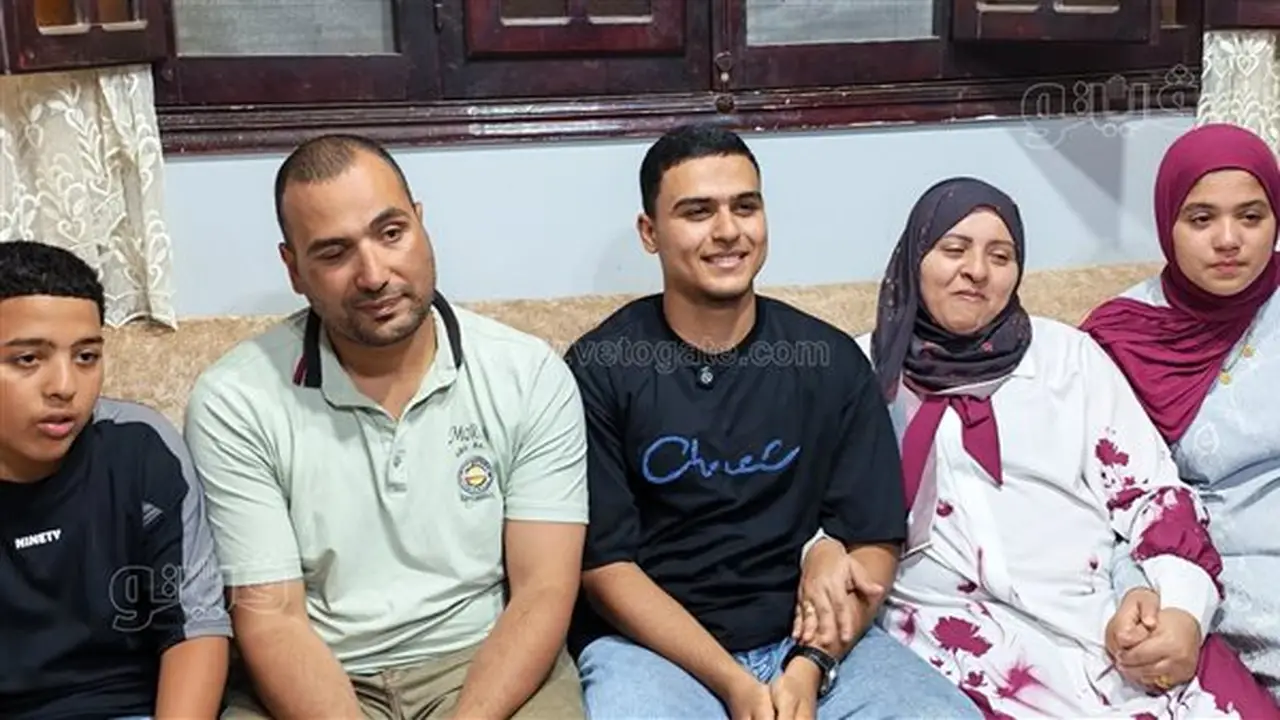حسين محمد يتصدر قائمة أوائل الثانوية العامة: سجدت شكرًا لله بعد سماع النتيجة وحلمي الالتحاق بهندسة البترول (فيديو)