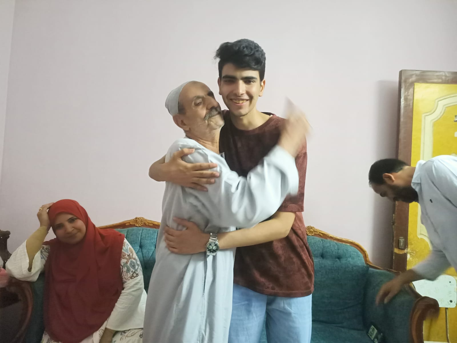 الثامن على الجمهورية علمي (4)
