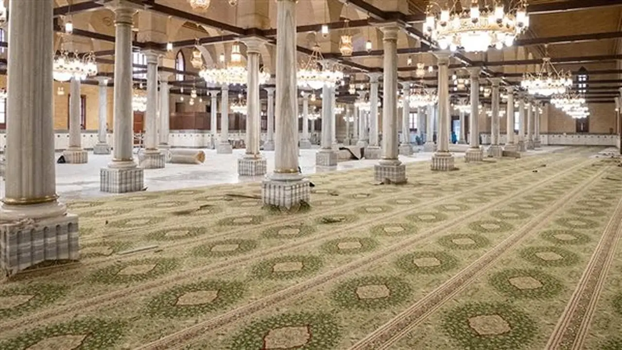 تجديد فرش مسجد الإمام الحسين: لمسة جمالية تليق بمقام آل بيت النبي ﷺ (صور)