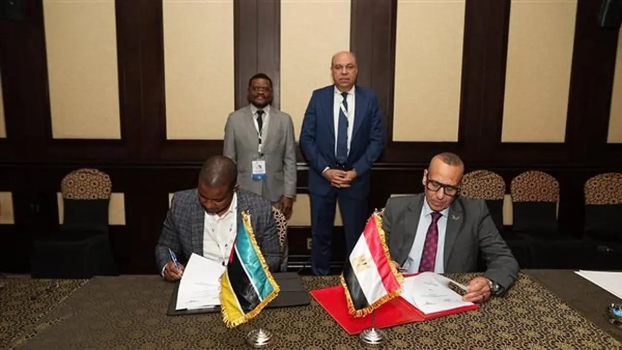 توقيع مذكرة تفاهم بين مصر وموزمبيق في مجال الطيران المدني بحضور وزير الطيران