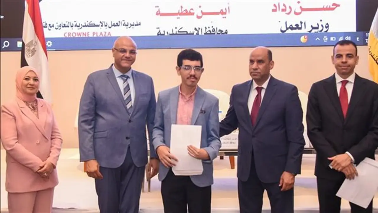 تسليم 250 عقد عمل وتكريم أوائل خريجي التدريب المهني في الإسكندرية بحضور الوزير والمحافظ