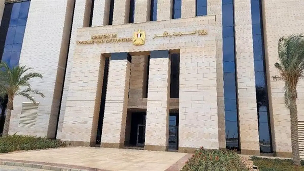 وزارة السياحة والآثار: رصد 2567 كيانًا غير مرخص وقرارات بإغلاق 1230 منشأة