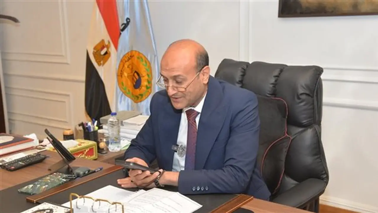محافظ أسيوط يهنئ الطالب عبدالرحمن أحمد بمناسبة حصوله على المركز التاسع في الشعبة العلمية