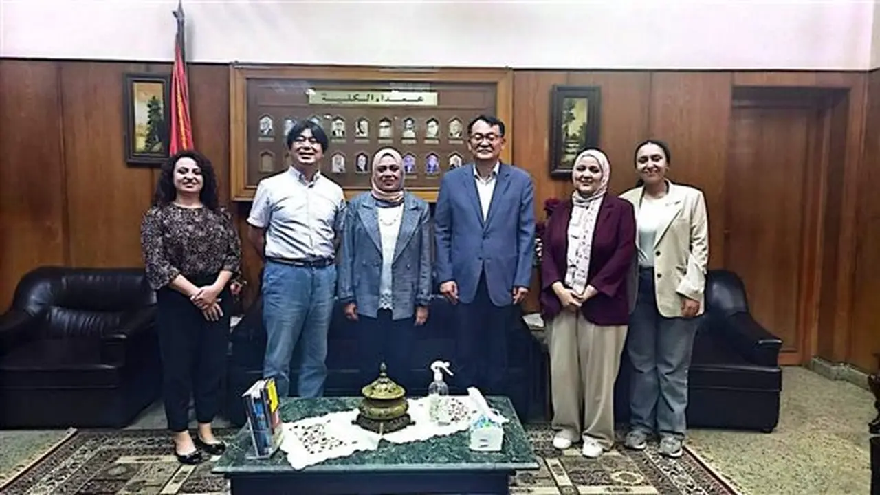 كلية الألسن بجامعة عين شمس تستقبل وفدًا من جامعة هانيانغ الكورية لبحث سبل التعاون المشترك