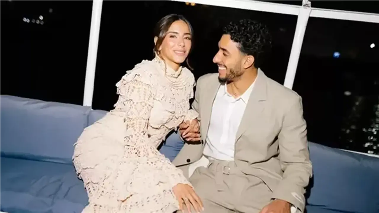 عمر مرموش ينشر أول صورة مع زوجته على يخت فاخر قبل حفل زفافهما