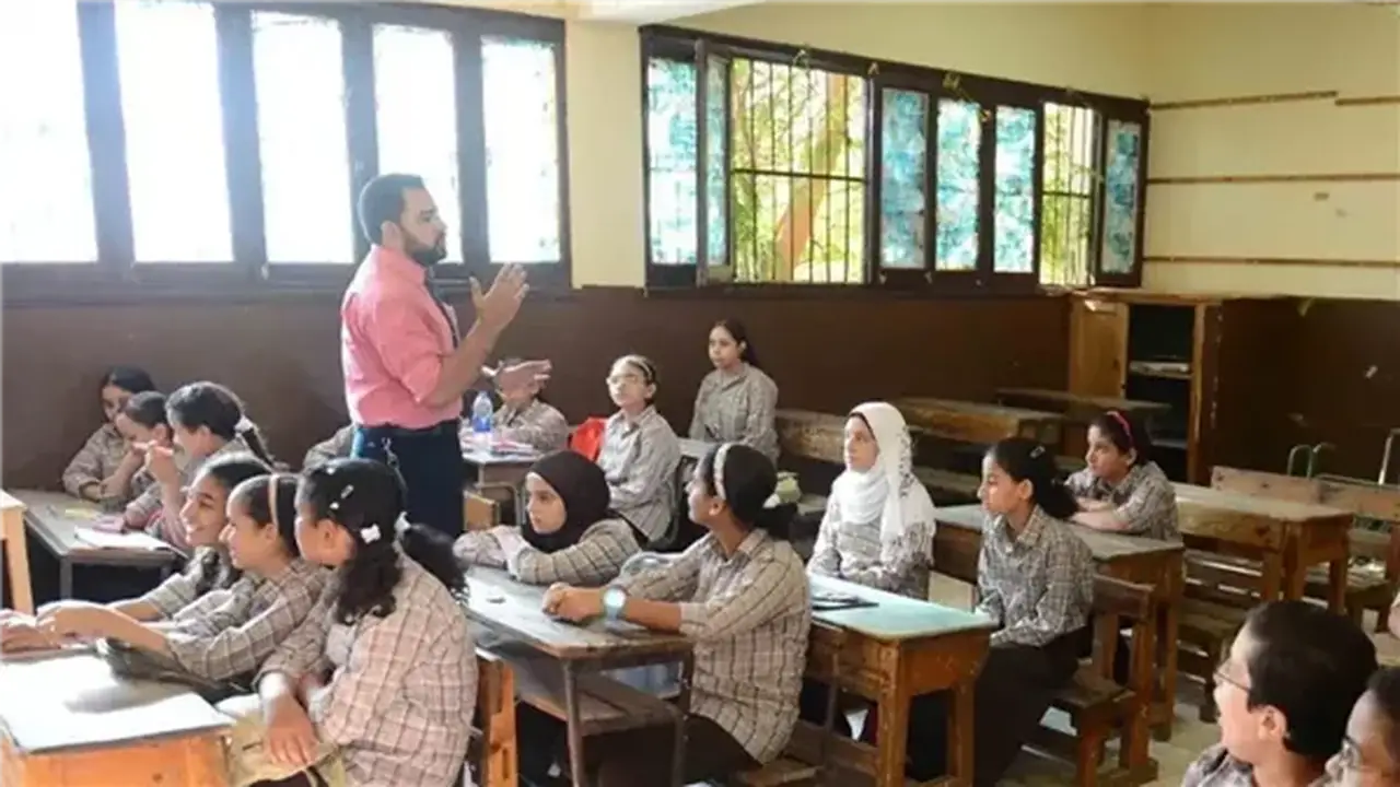 تحرك برلماني لحل أزمة معلمي الحصة في مصر