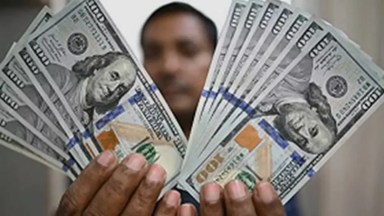 ارتفاع الدولار 38 قرشًا أمام الجنيه المصري خلال تعاملات الخميس