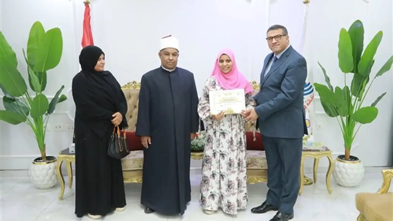 محافظ قنا يكرم أوائل المعاهد الأزهرية ويؤكد: التفوق ثمرة الجهد والاجتهاد (صور)