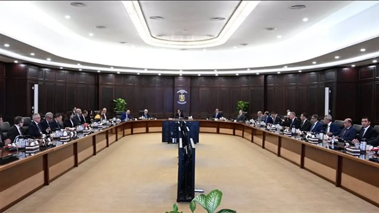 الحكومة تمدد نظام العمل عن بُعد يوم الأحد طوال أغسطس 2026