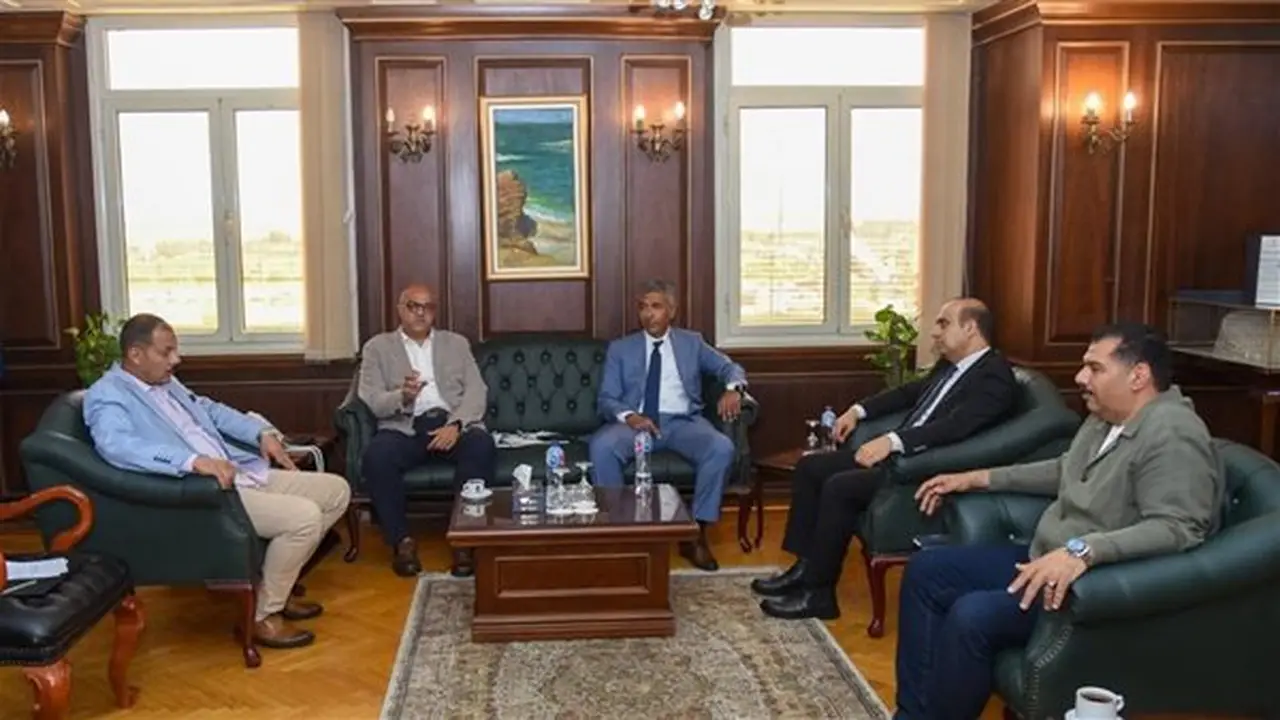 محافظ الإسكندرية يعقد اجتماعًا لتطوير منظومة النظافة وفق توجيهات وزيرة التنمية المحلية