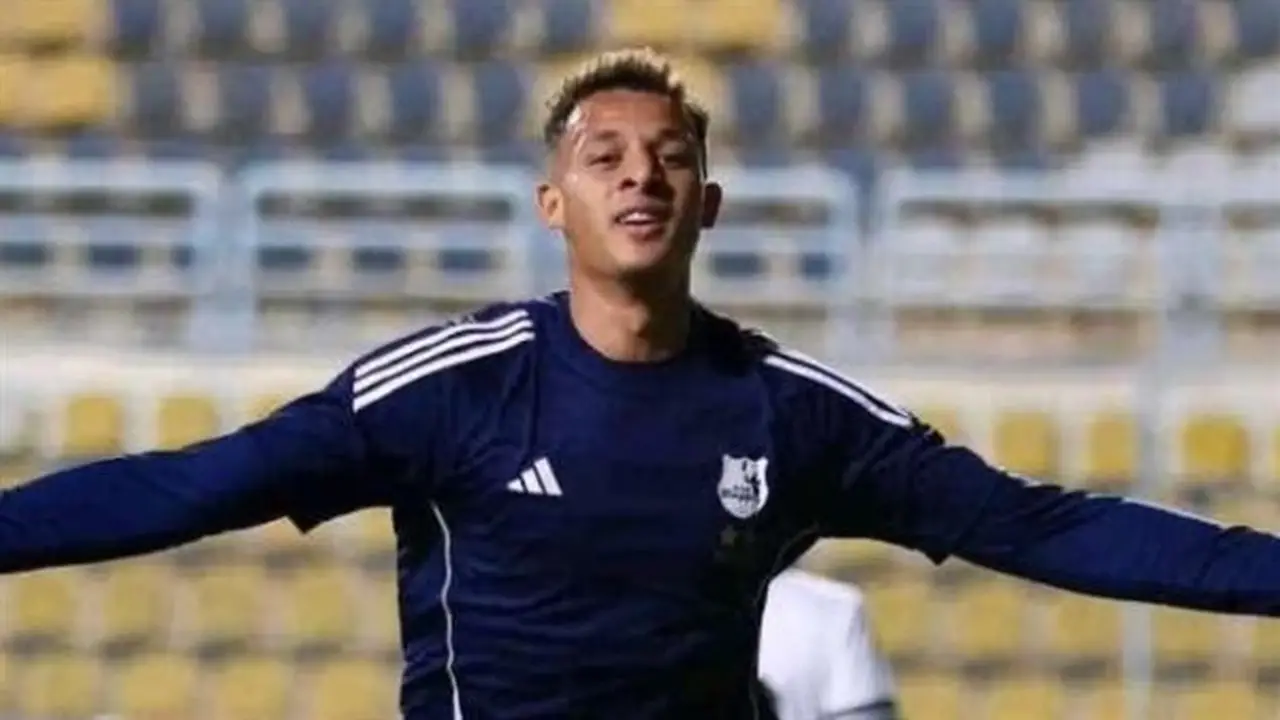فحص طبي للاعب الأهلي أقطاي عبد الله بعد إصابته أمام لافيينا