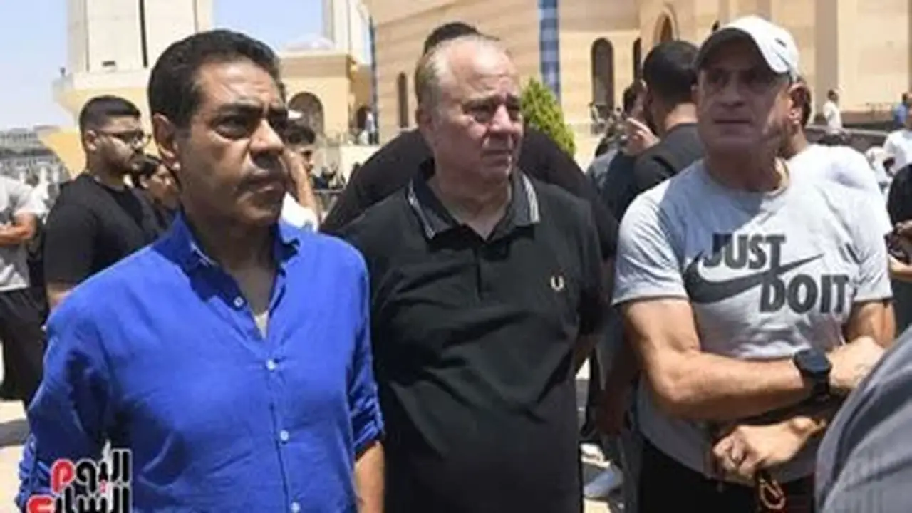 شوقي غريب ومصطفى يونس وطارق قنديل يشاركون في وداع الدهشوري حرب بجنازة مهيبة