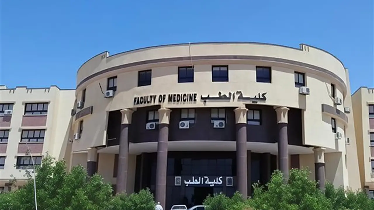 رسوب 67% من طلاب الفرقة الأولى بكلية الطب بجامعة قنا يثير جدلاً واسعًا على مواقع التواصل
