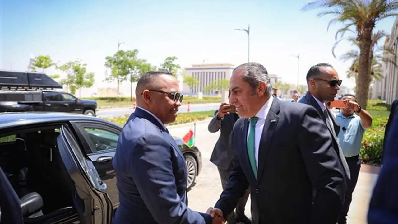 تفقد رئيس مدغشقر مشروعات العاصمة الجديدة في مصر