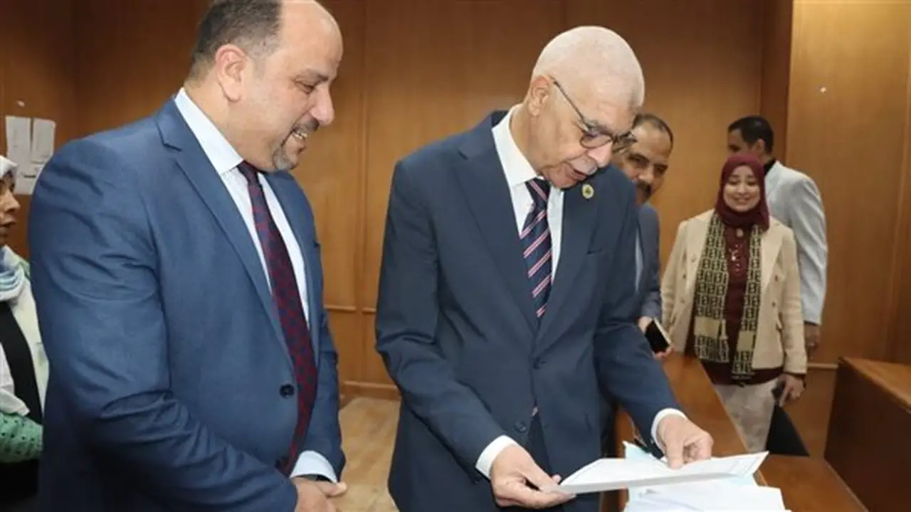 رئيس جامعة المنوفية ينفي شائعة إقالة نائبه ويكشف الأسباب الحقيقية للاعتذار