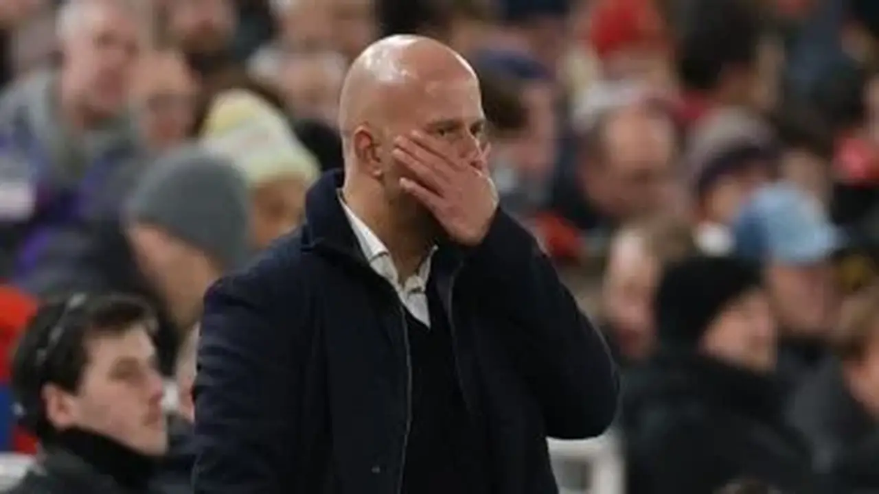 آرني سلوت يرفض عرض أهلي جدة لتدريب الفريق في الموسم الجديد