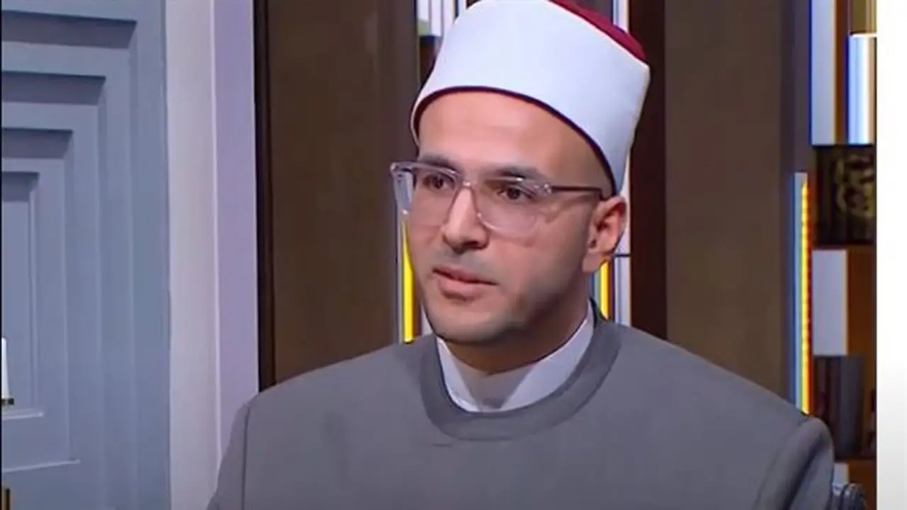 أمين الفتوى يوضح صيغة للصلاة على النبي تُستجاب بعدها الدعاء