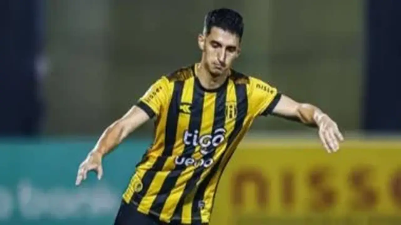 أوجستين منصور يعود إلى حسابات الأهلي.. وفرص اللاعب المحلي تتعزز