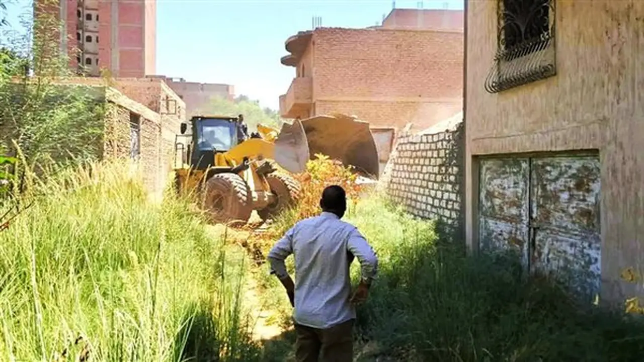 إزالة 9 آلاف متر من التعديات في قنا ضمن حملة موسعة