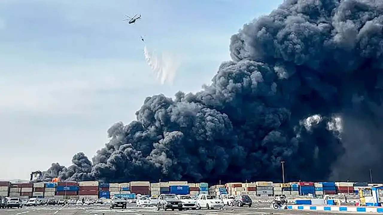 وسائل إعلام إيرانية: دوي انفجارات يُسمع في قشم وبوشهر وعبادان والأهواز
