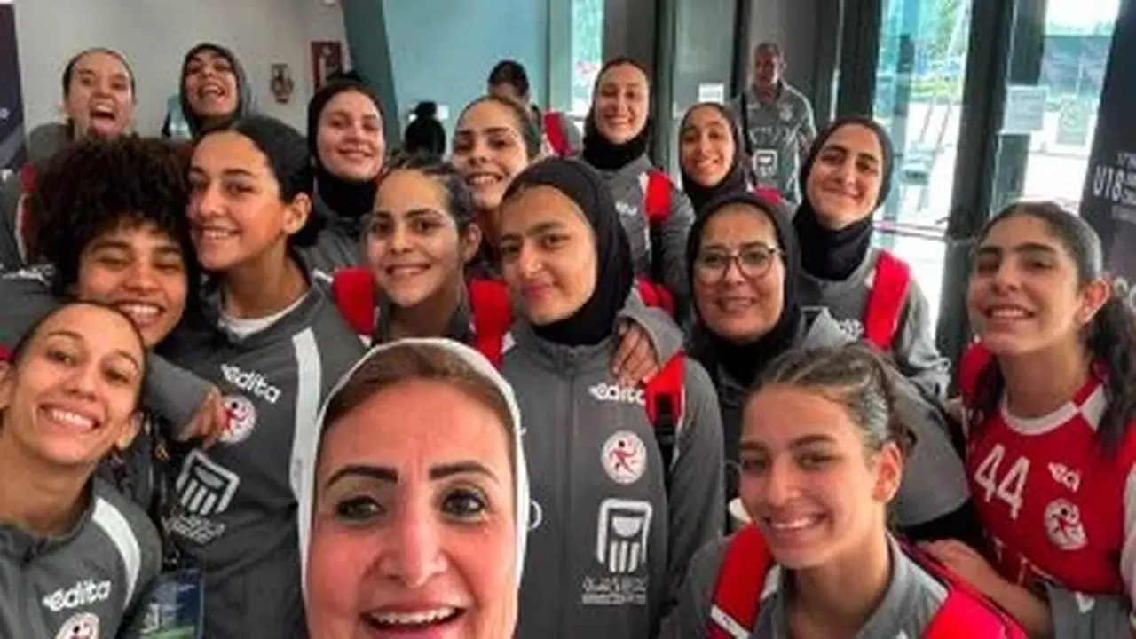احتفال ناشئات اليد بالفوز على فرنسا في بطولة العالم: صور سيلفي مميزة