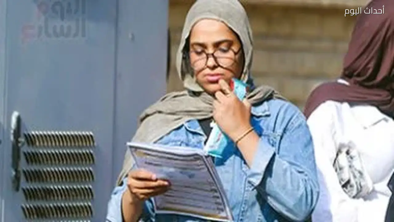 طلاب الشعبة العلمية يعبرون عن حزنهم بعد امتحان الكيمياء بسبب صعوبة الأسئلة