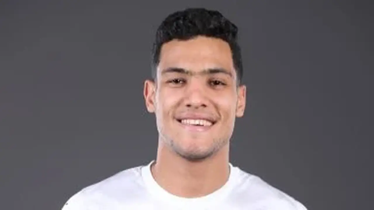 النادي المصري يتعاقد مع مصطفى العش لاعب الأهلي لمدة أربعة مواسم
