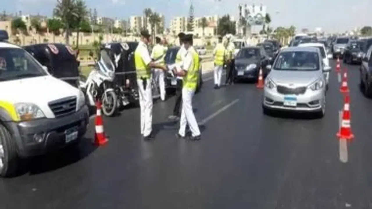 تعزيز الحملات المرورية في القاهرة والجيزة لرصد المخالفات وضمان سلامة الطرق