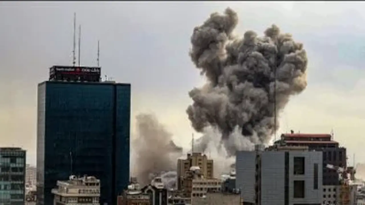 انفجارات تهز إيران: استهداف أمريكي لمواقع استراتيجية في بوشهر وكیش والأهواز