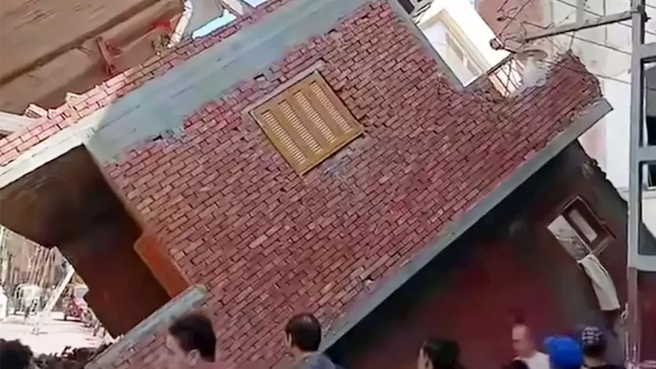 انهيار منزل حديث الإنشاء في قرية جفصا بالدقهلية