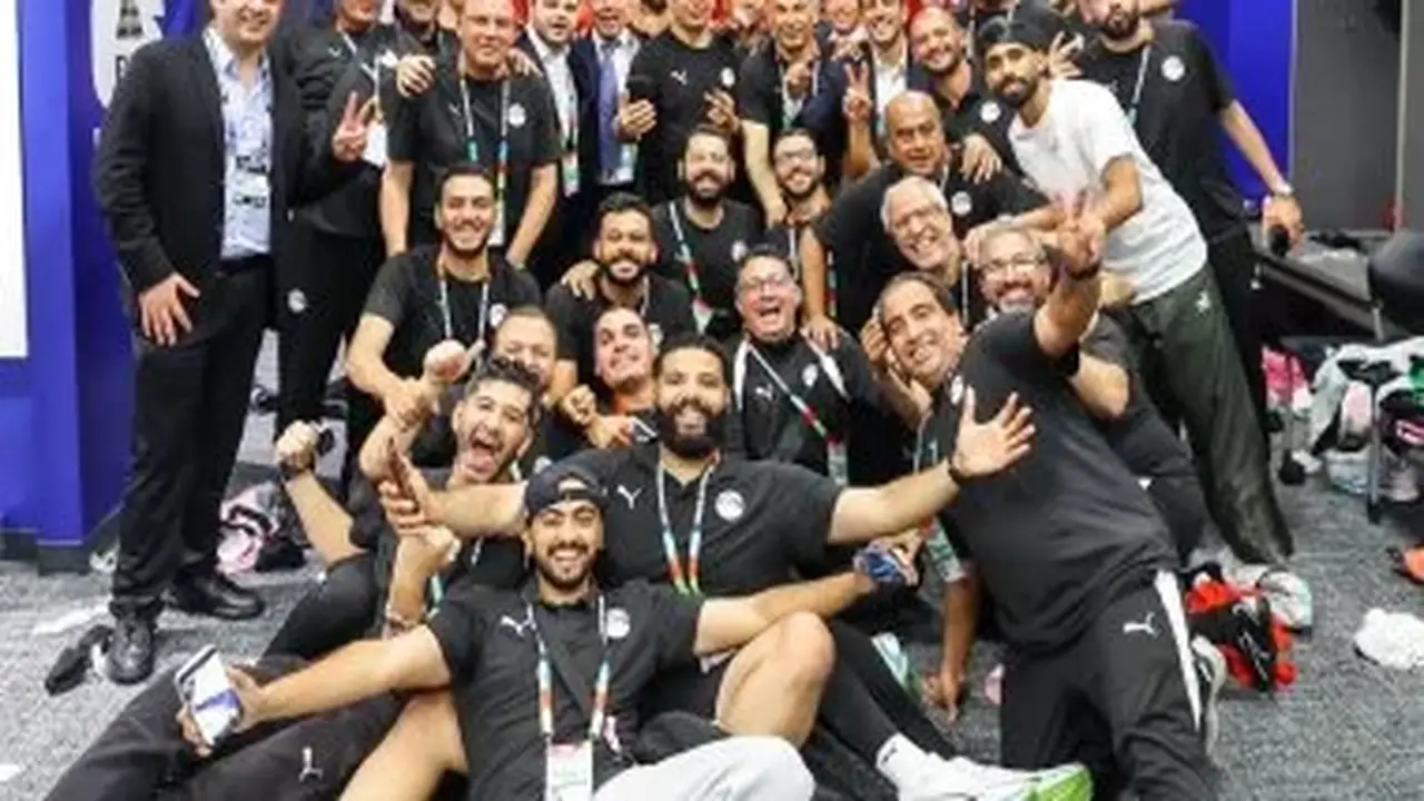بعثة منتخب مصر تغادر فندق الإقامة متوجهة إلى مطار القاهرة