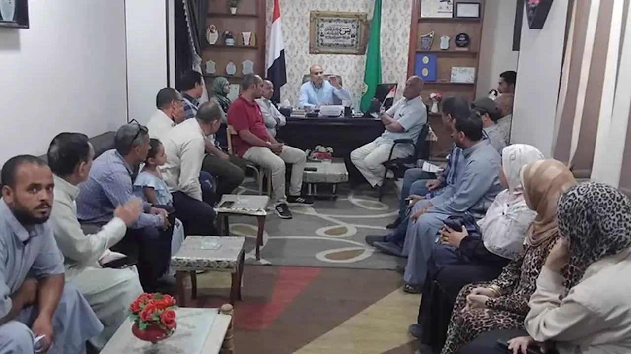 المنيا تنهي معاناة 14 أسرة من شباب الخريجين بتسليمهم أراضٍ بديلة بعد 15 عامًا