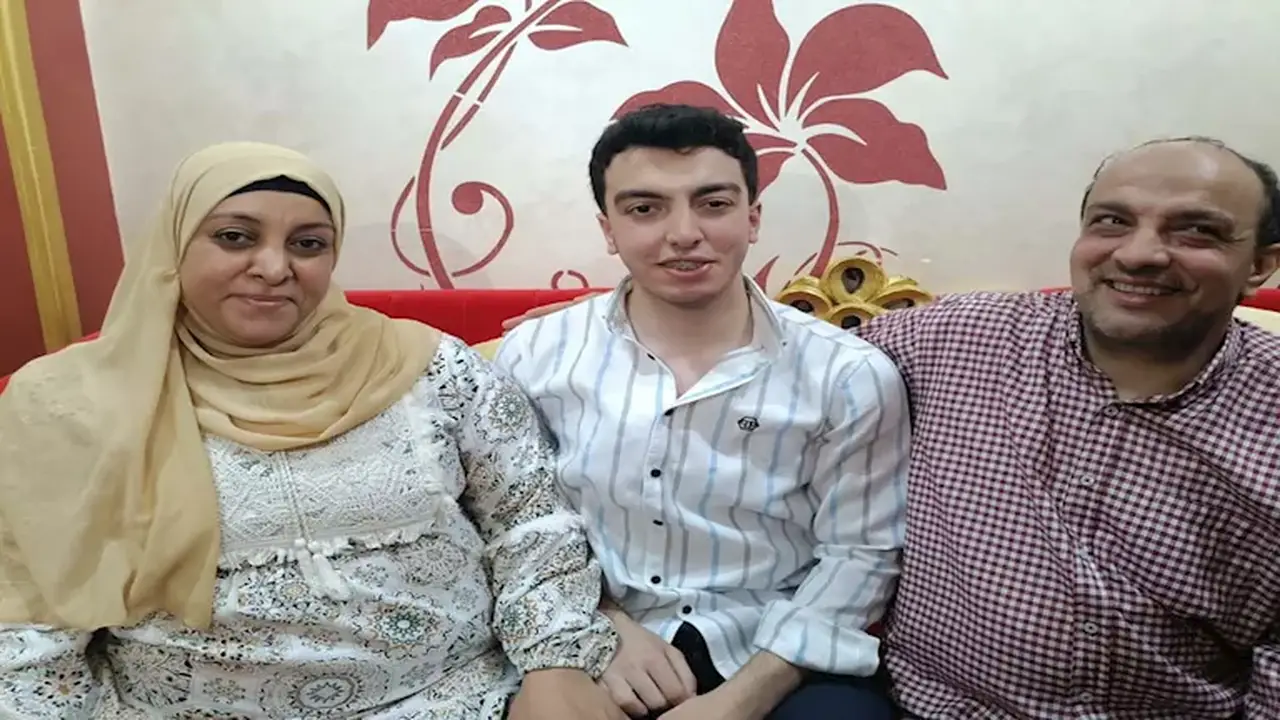 فرحة الأم بتفوق ابنها: بكيت وزغردت في نفس الوقت – فيديو وصور