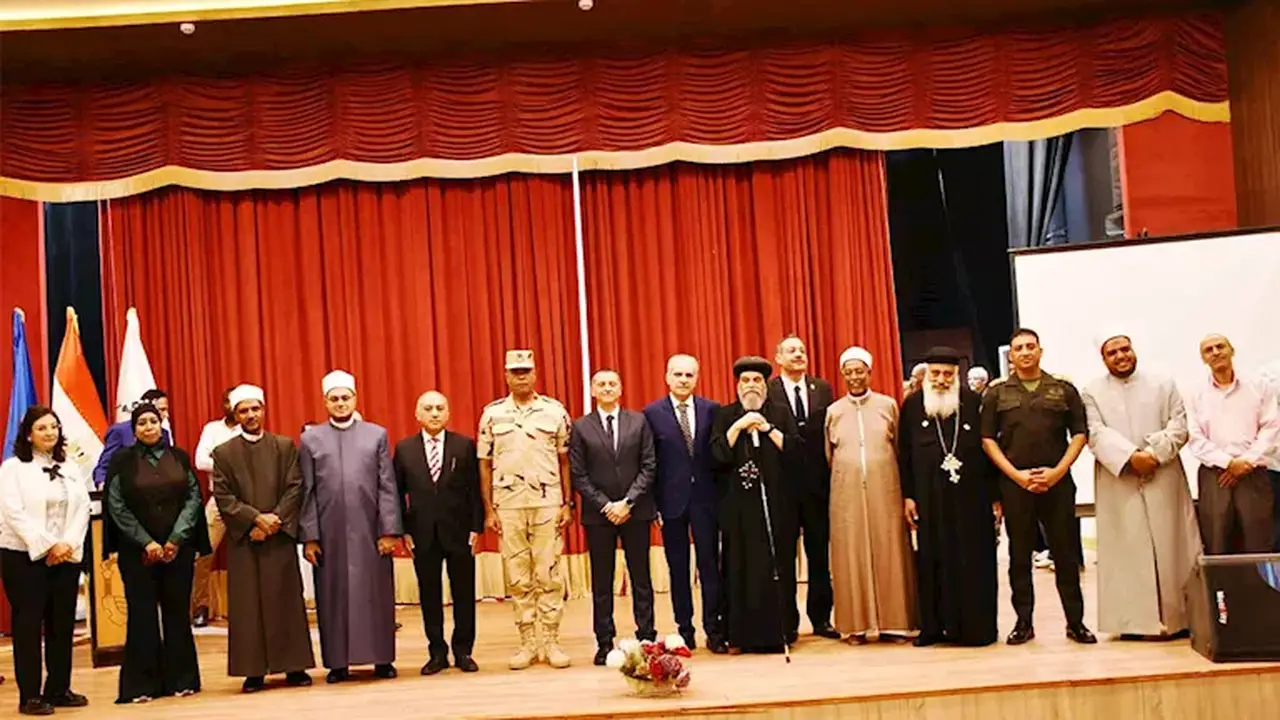 محافظ أسوان يكرم الدكتور لؤي سعد الدين في ختام مسيرته – صور